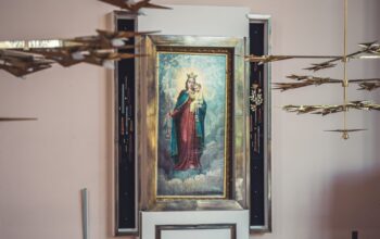 Wizyta komisji do&nbsp;badania kultu Matki Bożej Szkaplerznej